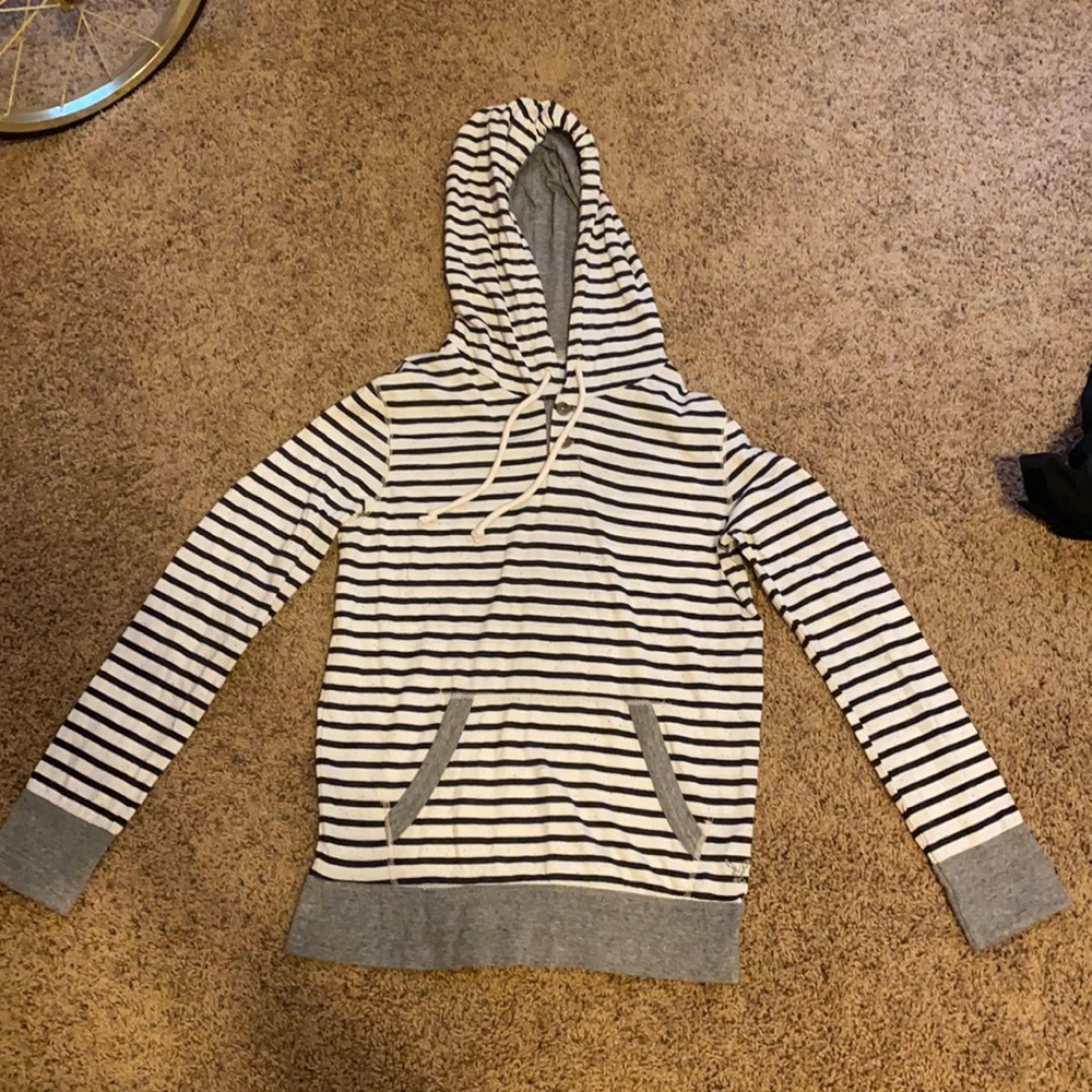 Longe sleeve hooded shirt